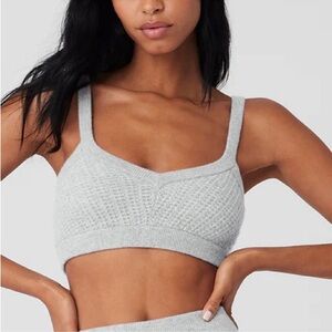 Alo Cashmere Plush Waffle V-Neck Bra in Athletic Heather Grey (Size Small)